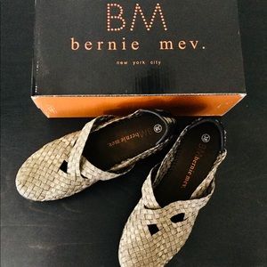 👠NEW Bernie Mev Cleopatra Wedge heel slip on